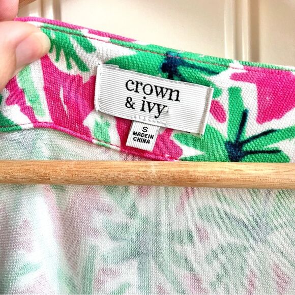 Crown & Ivy Palm Tree Dress Pink Green Size Small 3/4 sleeves split v neck - Picture 3 of 5